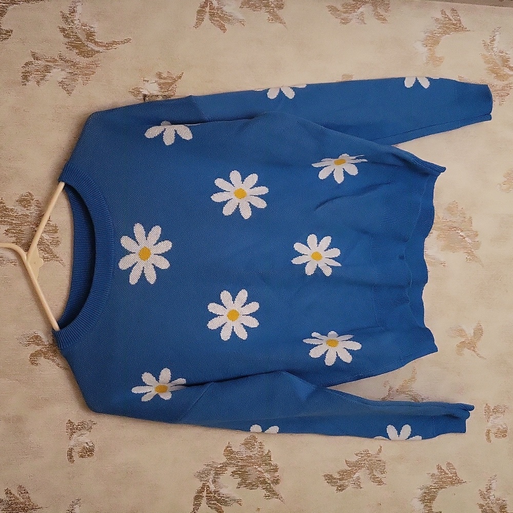 Knit long sleeve flowered sweater